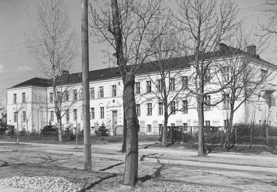 Bezpłatne społeczne zajęcia jogi (w pomieszczeniu) – Biblioteka Publiczna  Thomasa Crane'a w Quincy